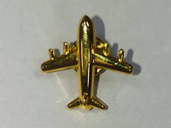 Gold Commercial Airliner Lapel Pin Premium Aviation Airplane Brooch Pin for Airline PilotsAviation Professionals