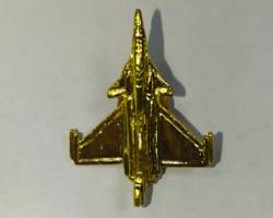 Gold Delta Wing Fighter Jet Lapel Pin Premium Military Aircraft Brooch Pin for Air Force PersonnelAviation Enthusiasts