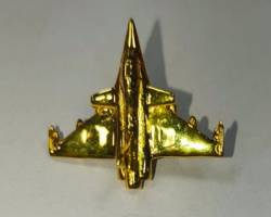 Gold Swept Wing Fighter Jet Lapel Pin Premium Military Aircraft Brooch Pin for Air Force PersonnelAviation Collectors